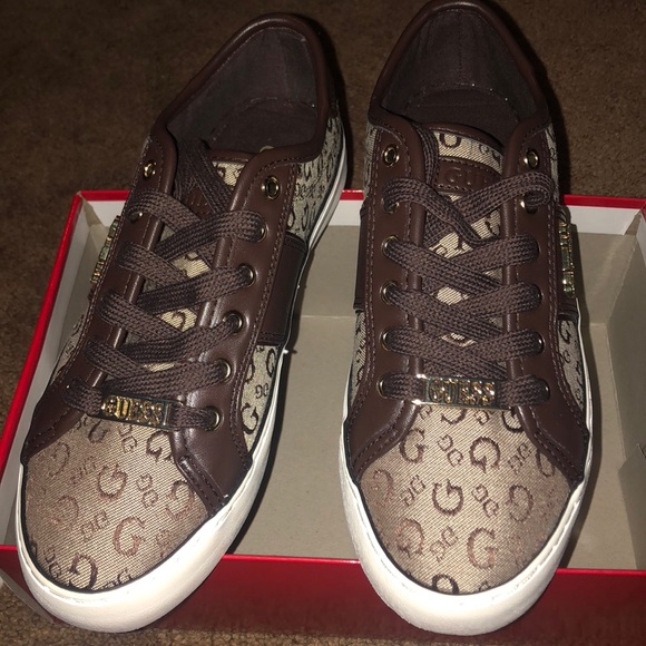 Brand new never worn shoes by guess - Picture 2 of 4